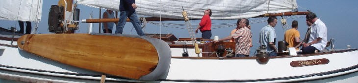 zeilen op het ijsselmeer, zeilen op een lemsteraak, bedrijfsuitje, relatiebeheer, teambuilding