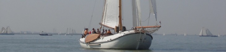 zeilen op het ijsselmeer, zeilen op een lemsteraak, bedrijfsuitje, relatiebeheer, teambuilding